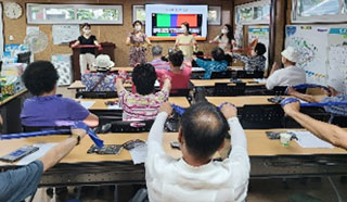 어르신들이 운동하는 모습2