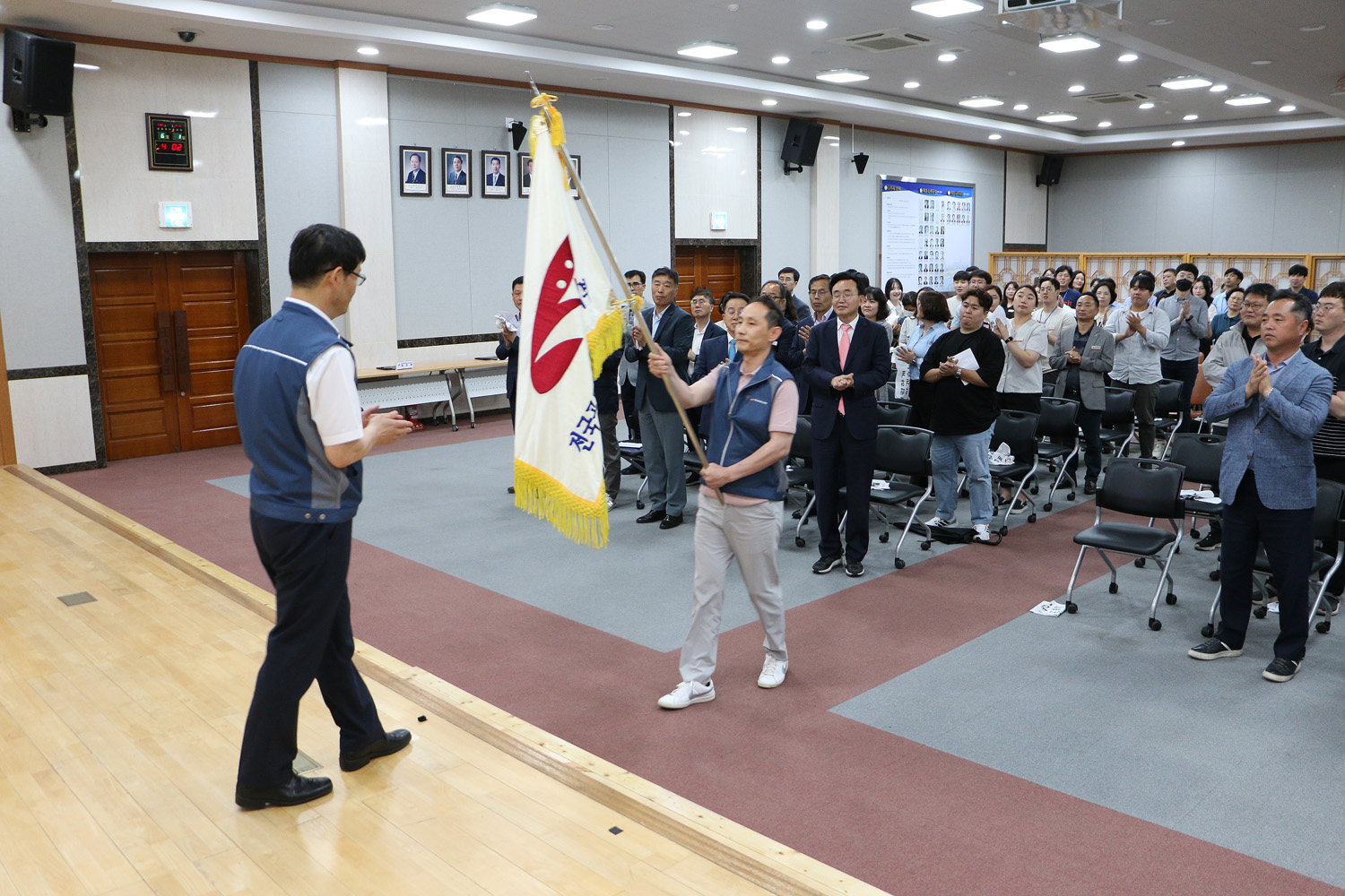 전국공무원노동조합 나주시지부 출범 21주년 기념식 및 청렴협약식 지부 기 입장 모습