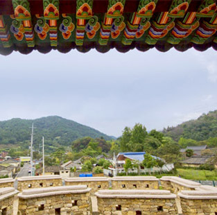 서성문에서 내려다본 마을풍경