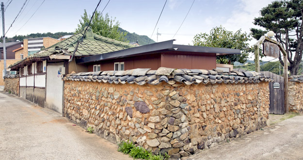 명당거리의 담벼락풍경