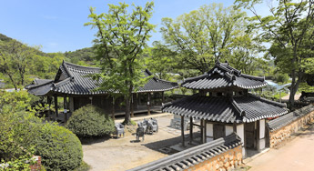 위에서 내려다본 한옥마을 전경