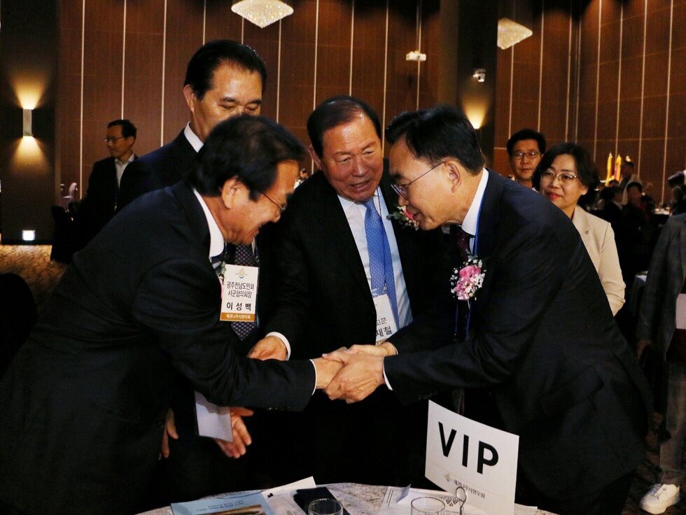 재경나주시향우회 정기총회 나주시장의 축사모습 근접촬영