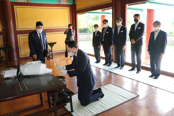 분향하는 윤병태 나주시장