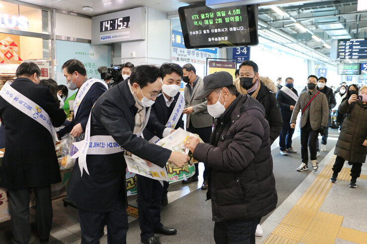 나주배 홍보, 판촉행사 나주시장 홍보모습 타는 곳 입구