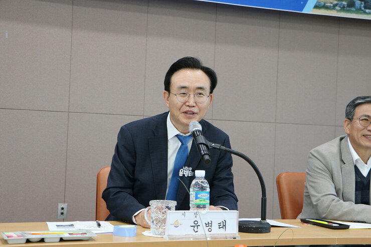 왕곡면 주민과의 대화 나주시장의 답변 모습 근접촬영