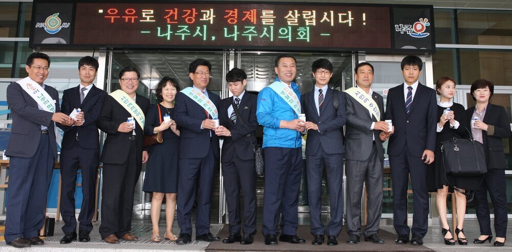 우유나누기 행사 1.JPG