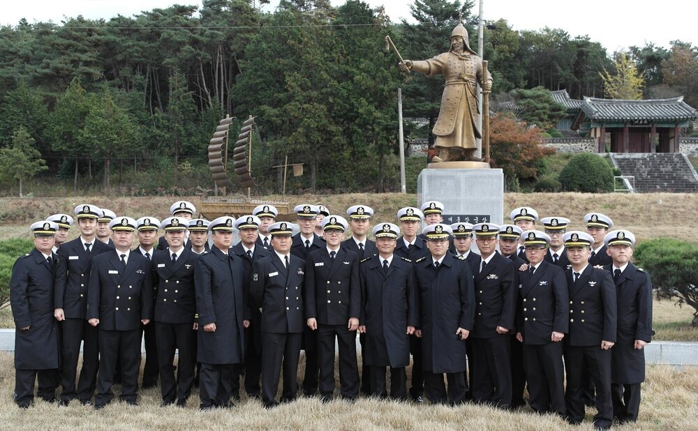 나대용함 승조원 소충사 방문 1.JPG