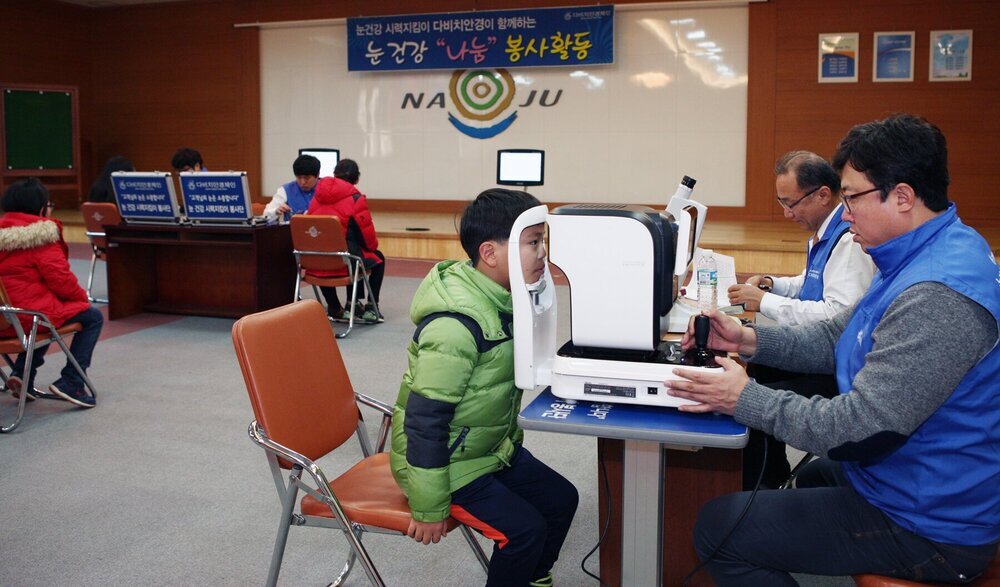 다비치안경 봉사단 1.jpg
