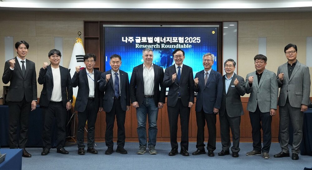 윤병태 나주시장, ‘노벨물리학상 수상’ 노보셀로프 교수와 환담