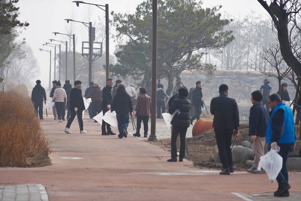 나주시, 봄맞이 영산강정원 환경정비 자원봉사 실시