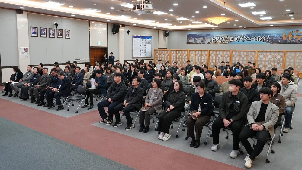 나주시, 3월 정례조회 개최…지역 발전 헌신 시민과 단체 표창