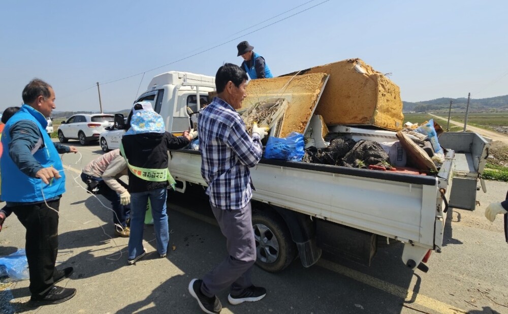 나주 동강면, 사회단체와 ‘영산강 자전거길 환경정비’