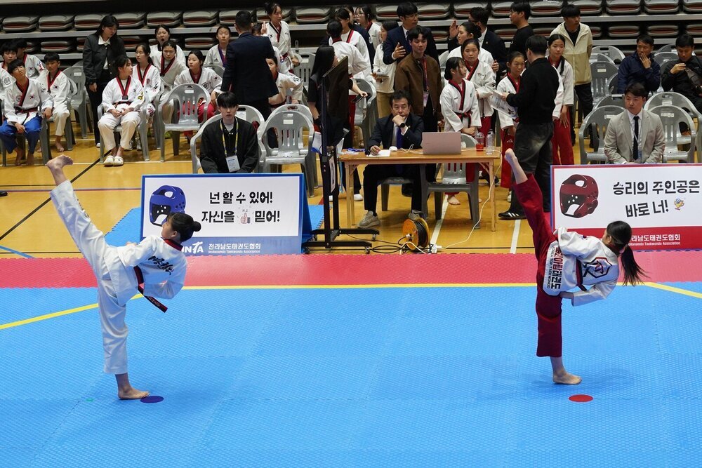 전남 태권도인 나주 집결…900여 선수 열띤 경쟁 펼쳤다