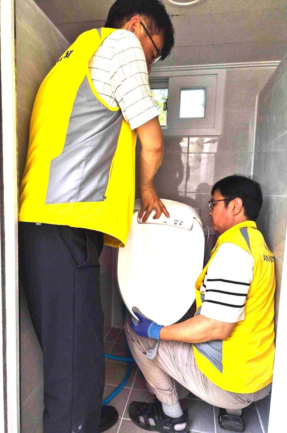 나주시 다도면지사협, 관내 전 경로당에 '온열 변기 커버' 보급 완료