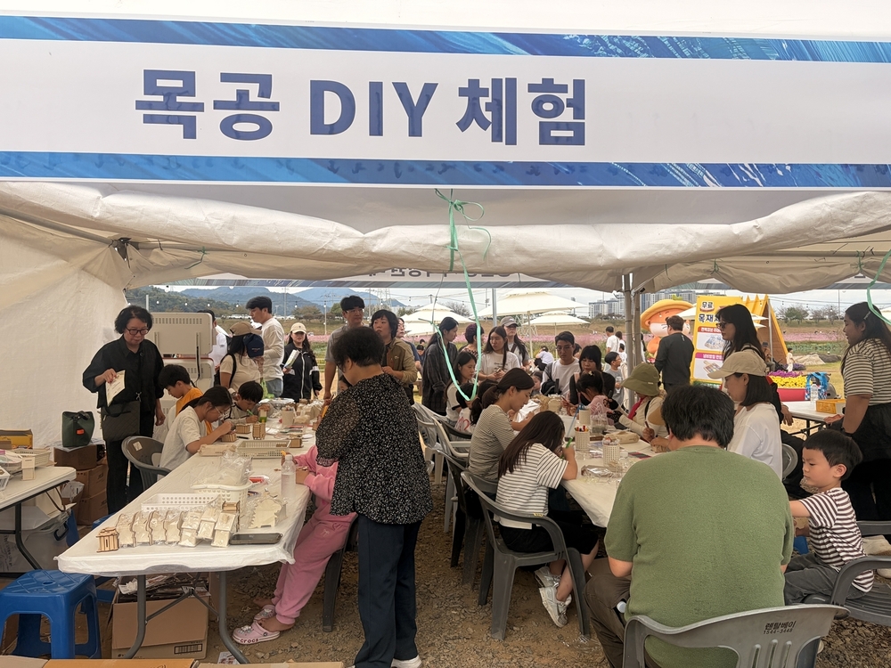 나주시, 영산강 가족정원 목재체험에 6180명 발길