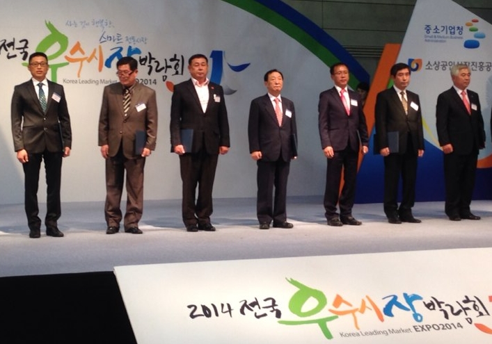 나주목사고을 시장 최우수시장 수상-안국현회장.jpg