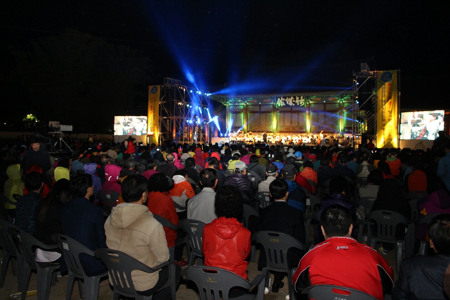 10만 인구 축하행사 시민들.jpg