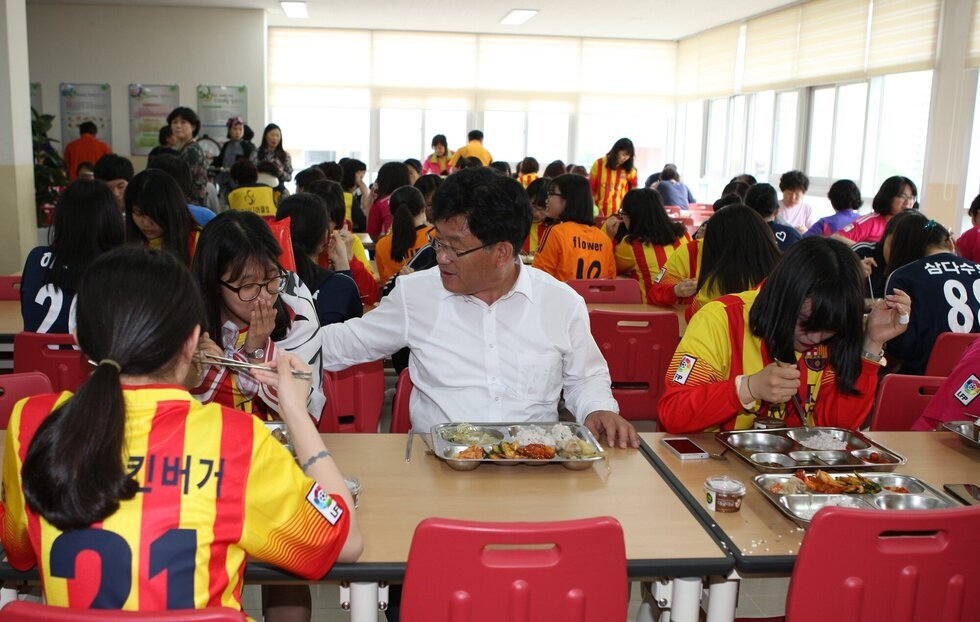 동지역 급식-학생과 대화 1.JPG