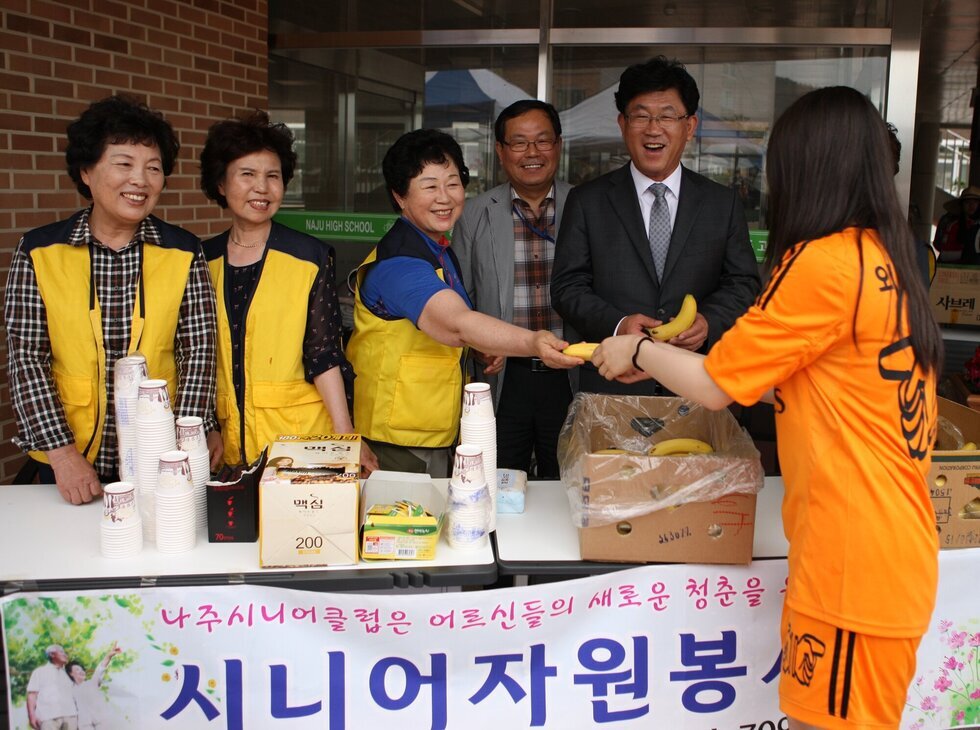 동지역 급식-시니어클럽 자원봉사 5.JPG