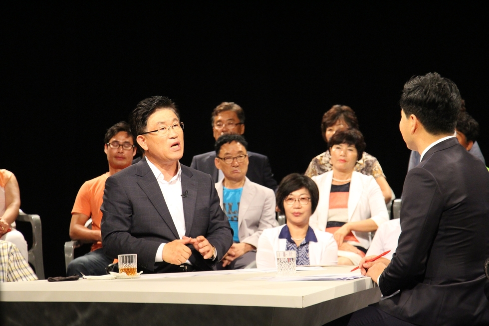 도시재생 강력 추진 원도심 활성화 관련 토론중인 시장님