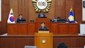 2025년도 제2회 추가경정예산안을 제안 설명하는 안상현 나주부시장