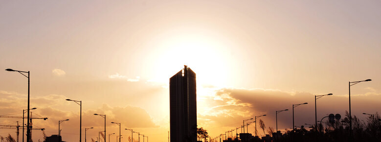 11월 2일에 촬영 된 한전 건물 뒤로 일출이 뜨는 멋진 풍경