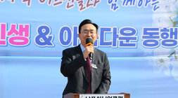 노인일자리사업 워크북 교육 나주시장이 인사말을 하고 있는 모습을 근접 촬영함