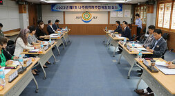 축제추진위원회 회의 회의에 참석한 위원들과 나주시장 및 관계자들의 회의 모습 전면