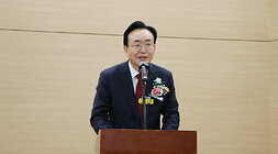 한국농촌지도자 전남도연합회장 이,취임식 나주시장의 축사모습 근접촬영