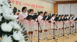 제105주년 3.1절 기념행사 행사장 단상 위에서 나주시립소년소녀합창단의 독립선언서 낭독 모습