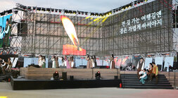 영산강축제 동강봉추들노래, 뮤지컬 레미제라블 공연을 펼치고 있는 뮤지컬 팀의 모습 추측면에서 촬영