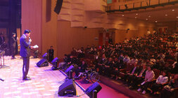 나주시 장애인 사랑나눔 콘서트 나주시장의 우측면에서 촬영한 인사말 모습