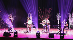 나주시 장애인 사랑나눔 콘서트 공연자들이 무대 위에서 공연을 하고 있는 모습