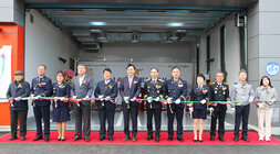 반남면 119지역대 준공식 나주시장과 나주시이회 의장 및 관계자들이 테이프 컷팅식을 진행하고 있는 모습