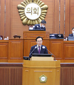 제247회 나주시의회 제2차 정례회 제4차 본회의 윤병태 시장 총괄답변 모습