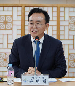 제1회 RE 100 에너지정책 자문위원회 나주시장 인사말 근접촬영