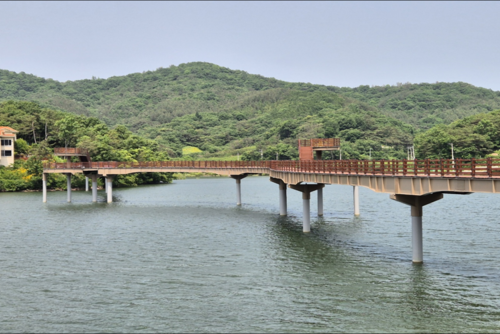 나주호 둘레길을 멀리서 찍은 사진