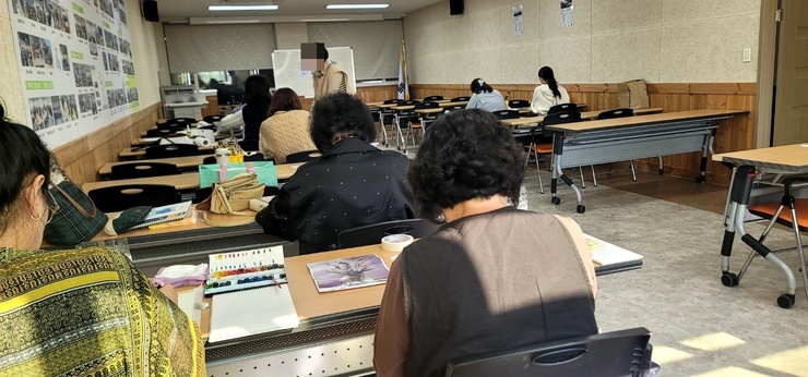 느리게 걷는 수채화.jpeg