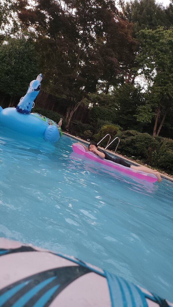 호스트 패밀리와의 마지막 날이라 거의 하루 종일 수영했던 장면입니다.