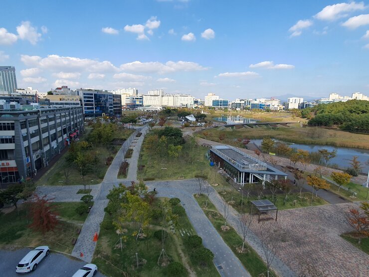 잔디 광장을 만들어주길 원하는 장소의 사진입니다.