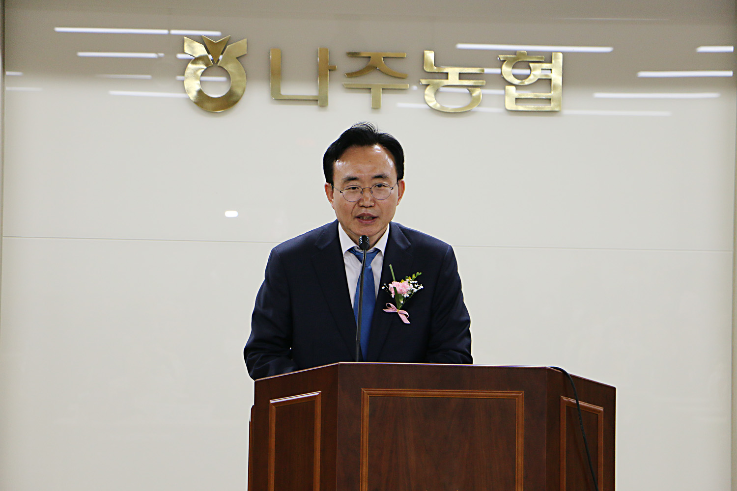 나주농협 조합장 이, 취임식 나주시장의 축사모습 근접촬영