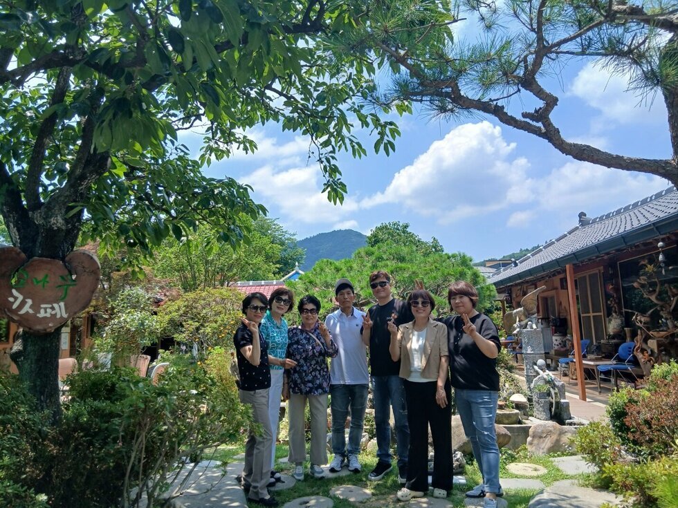 홍문자네 소나무카페방문입구 찰칵