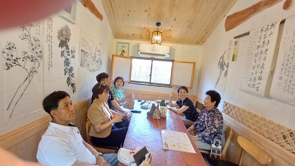 홍문자네 소나무카페에서 쌍화차대추창 기다리는중 찰칵
