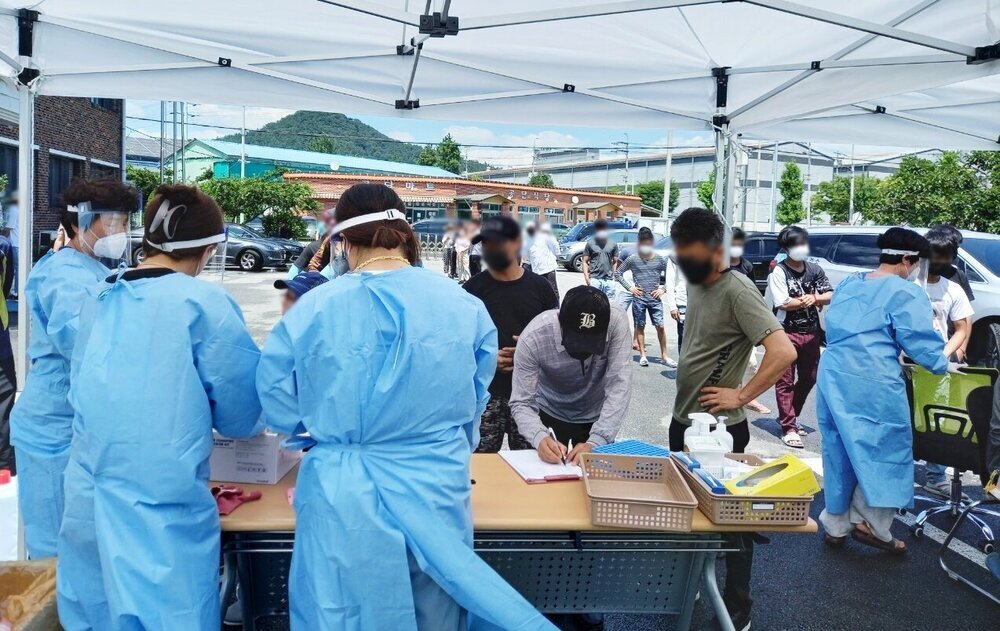 나주시, 동수농공단지 외국인 고용사업장 이동선별진료소 운영 모습