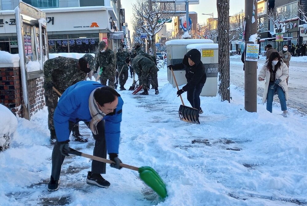 나주시, 제설작업 구슬땀 … 공무원 1000여명 동참