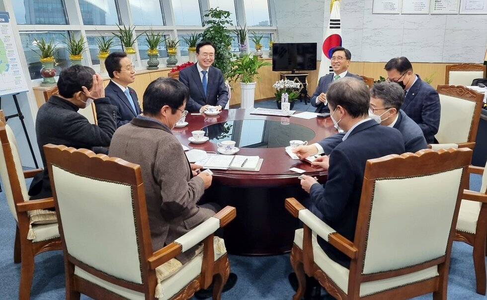 윤병태 나주시장, 김춘진 한국농수산식품유통공사 사장과 신년 인사 자리 가져