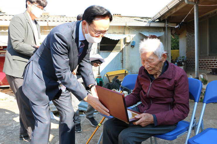 찾아가는 장수상 시상