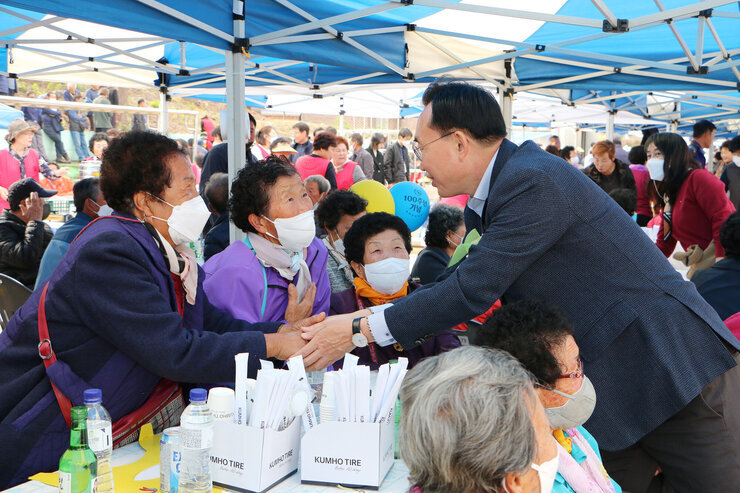 봉황면민의 날 및 봉황초교 100주년 기념비 제막식