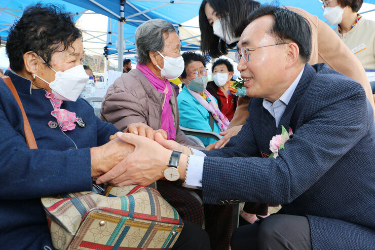 봉황면민의 날 및 봉황초교 100주년 기념비 제막식
