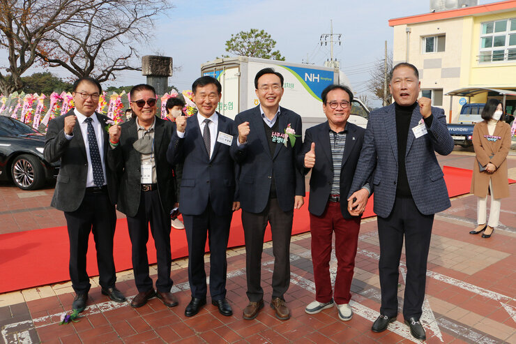 봉황면민의 날 및 봉황초교 100주년 기념비 제막식